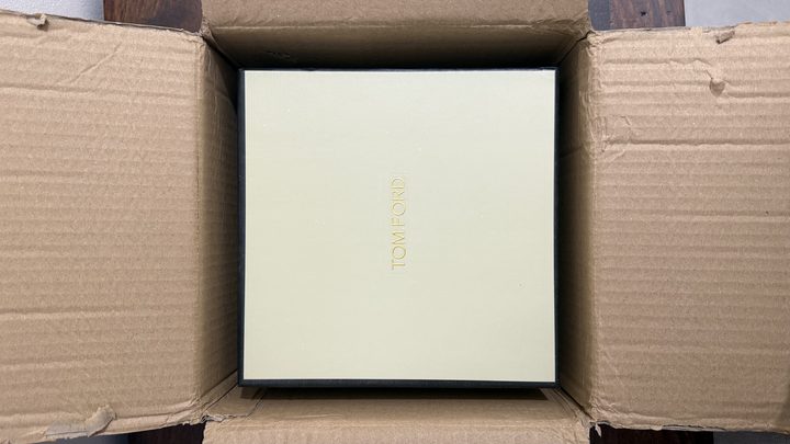 Avis client - carton de livraison ouvert sur la boite Tom Ford